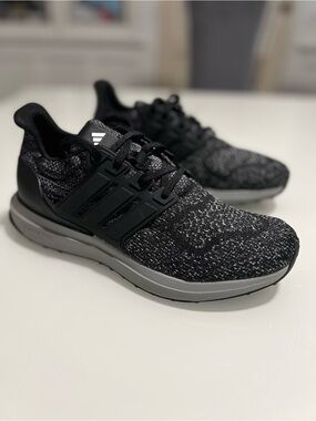 adidas Men's Black and Grey Knit Athletic Shoes SZ 7.5